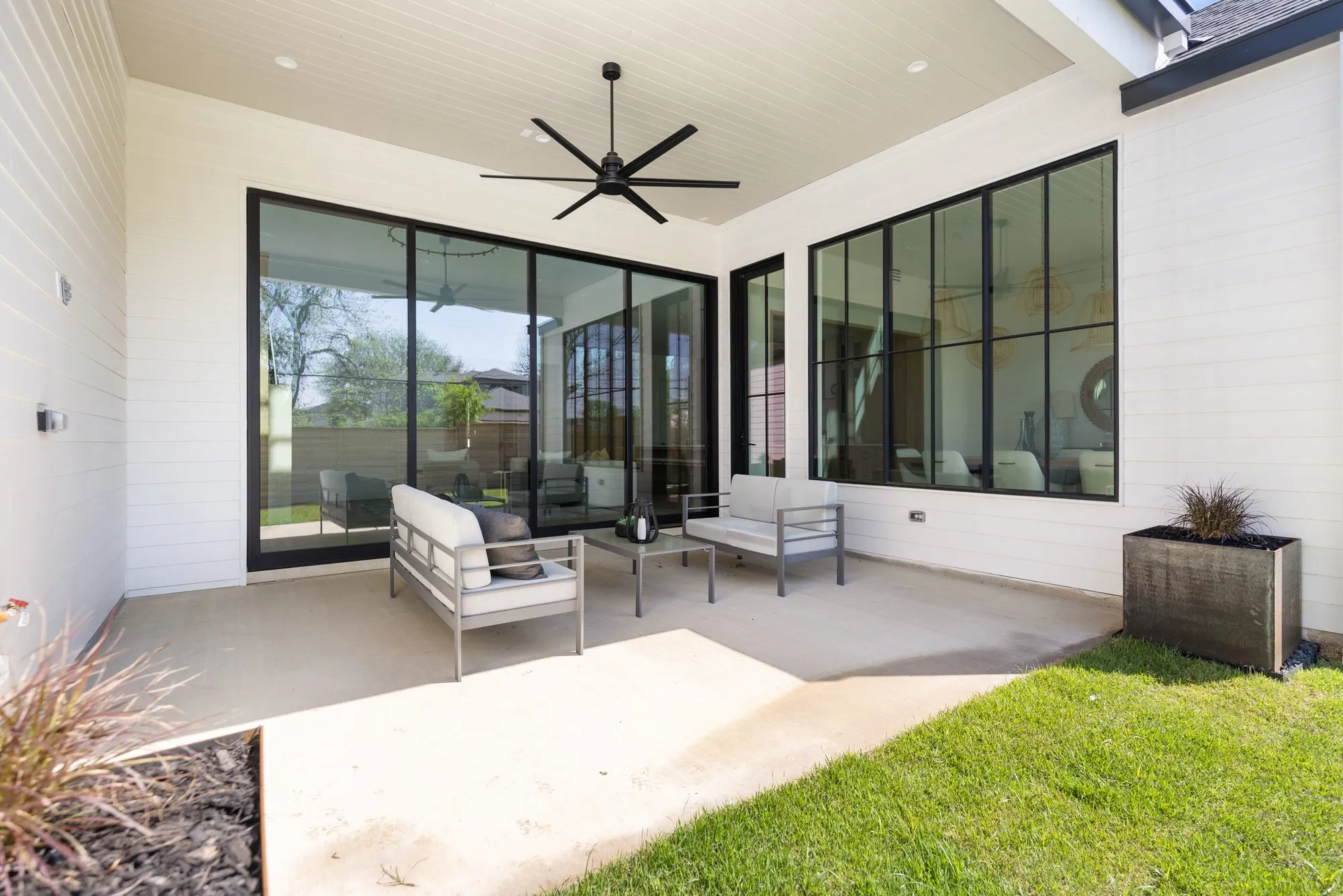 3880 Durango: covered patio with outdoor seating