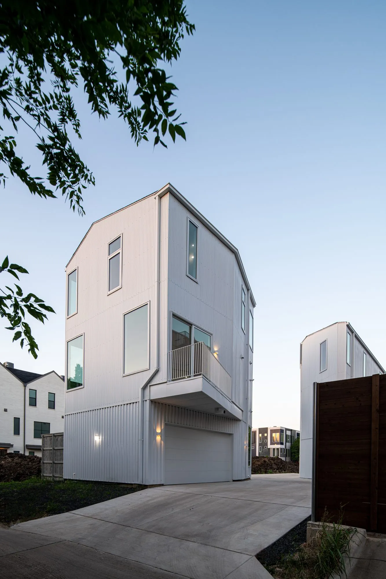 2208 Moser Avenue: balcony above the garage