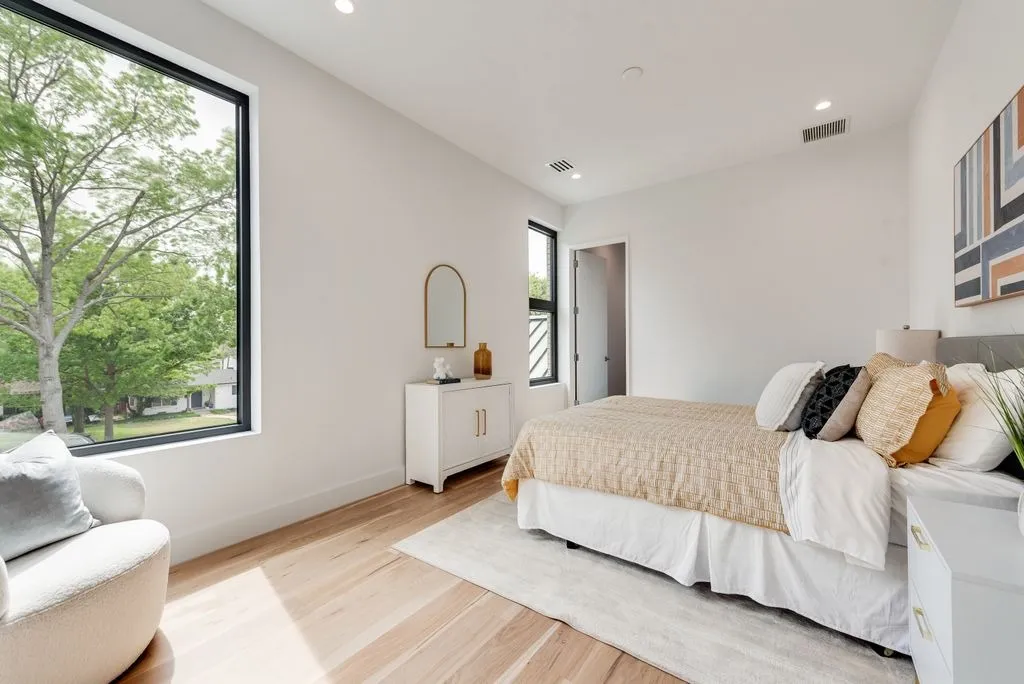 Bedroom with a large window onto the trees